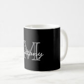 Modern Elegant Black White Handgeschreven Monogram Koffiemok (Voorkant rechts)