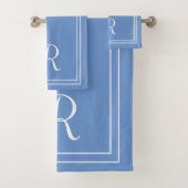 Modern Elegant Blue & White Monogram Bad Handdoek (Insitu)