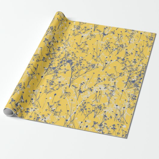 Modern Elegant Blue Wildflower op Mustard Yellow Cadeaupapier (Uitgerold)