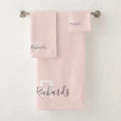 Modern elegant blush roze monogram script bad handdoek (Insitu)