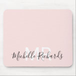 Modern elegant blush roze monogram script muismat<br><div class="desc">Moderne,  elegant zwart-roze monogram script muispad. Eenvoudig,  schoon,  monogrammed gepersonaliseerd bureau muispad met uw initialen en naam. De doopvont en de tekstkleuren zijn volledig klantgericht.</div>