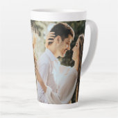 Modern Elegant Bride en Groom Foto Latte Mok (Rechterhoek)