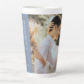 Modern Elegant Bride en Groom Foto Latte Mok (Voorkant)