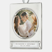 Modern Elegant Bride en Groom Wedding Photo Ceram Verzilverd Banner Ornament (Links)