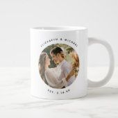 Modern Elegant Bride en Groom Wedding Photo Grote Koffiekop (Rechts)