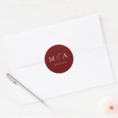 Modern Elegant Burgundy Monogram Weddenschap Ronde Sticker (Envelop)