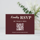 Modern Elegant Burgundy Wedding QR CODE RSVP Kaartje (Staand voorkant)
