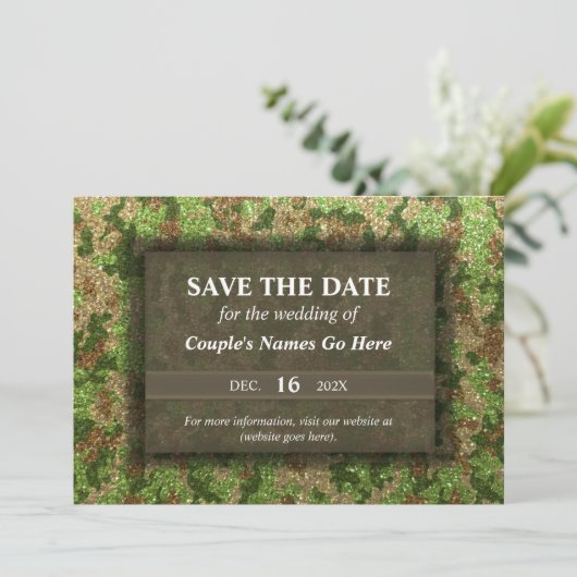 Modern Elegant Camouflage Glitter Army Verloving Save The Date (Staand voorkant)