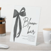 Modern Elegant Chic Black Bow Bloom Bar Sign Reclamebord Met Voetstuk (Insitu)