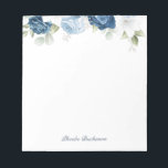 Modern Elegant Dusty Blue Floral Notitieblok<br><div class="desc">Deze laptop is voorzien van een moderne elegante,  stoffige blauwe bloemen met wit,  lichtblauw en olijfgroen bloem.</div>