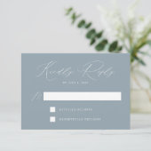 Modern Elegant Dusty Blue Wedding RSVP Kaartje (Staand voorkant)