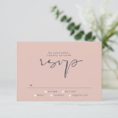Modern Elegant Dusty Roos Navy Blue Wedding RSVP Kaartje (Staand voorkant)