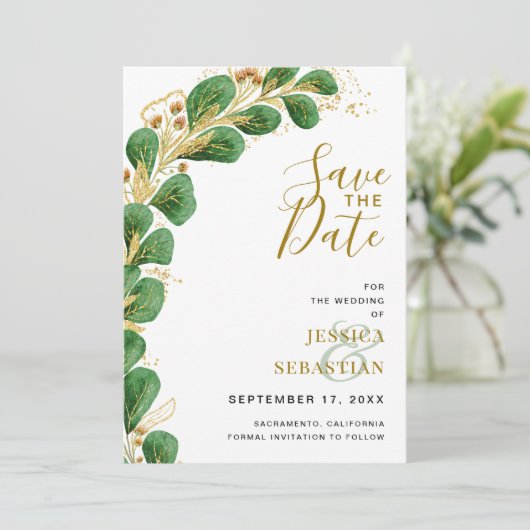 Modern Elegant Emerald Green en Gold Eucalyptus Save The Date (Staand voorkant)