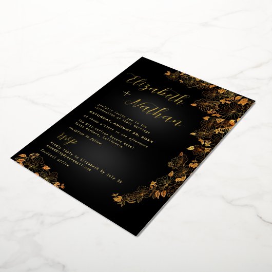 Modern Elegant Floral Black & Gold Wedding Folie Uitnodiging (Gedraaid)