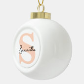Modern Elegant Gepersonaliseerd Roze Monogram Init Keramische Bal Ornament (Rechts)