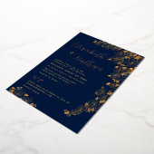 Modern Elegant Gold Floral Navy Blue Wedding Folie Uitnodiging (Gedraaid)