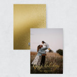 Modern Elegant Gold Foil Prettige feestdagen-kaart Folie Feestdagenkaart<br><div class="desc">Deze moderne,  elegante vakantiekaart is uitgerust met een minimalistisch ontwerp,  elegante scriptlettertypen en echte gouden folie. Vervang de foto op de voorkant met je eigen foto. De achterkant is een afbeelding (geen echte goudfolie). Bekijk andere items in het collectie "Feestdagen".</div>