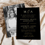 Modern Elegant Gold Monogram Foto Weddenschap Folie Uitnodiging<br><div class="desc">Maak een gedurfde uitspraak met deze minimalistische, moderne huwelijksuitnodiging, met uw monogram initialen en huwelijksdetails in luxe gouden folie belettering. Elegante kalligrafiescriptaccenten voegen een verfijnd tintje toe aan het strakke ontwerp. De opvallende zwarte achtergrond kan worden aangepast aan elke kleur die u verkiest, perfect passend bij uw trouwpalet. Bovendien wordt...</div>