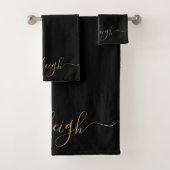Modern Elegant Goud Script Naam Zwart Bad Handdoek (Insitu)