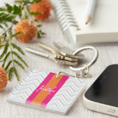 Modern Elegant Gray Pink Chevron Aangepast Sleutelhanger (Voorkant Rechts)