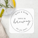 Modern Elegant Love is Brewing Wedding Kartonnen Onderzetters<br><div class="desc">Aangepast ontworpen huwelijksmonogram onderzetter met "Love is Brewing" modern elegant zwart-wit design.</div>