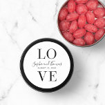 Modern Elegant Love Wedding Ronde Sticker<br><div class="desc">Stijlvolle moderne elegante bruiloft liefde sticker. Personaliseer het door de plaatsaanduidingstekst te vervangen door uw eigen gegevens. Klik op de knop "Aanpassen" voor meer opties, zoals het lettertype en de grootte/kleur ervan of de spatiëring tussen letters wijzigen. *Het Zazzle-watermerk dat in het zoomvoorbeeld wordt weergegeven, wordt NIET weergegeven op het...</div>