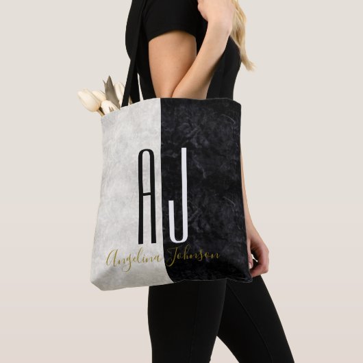 Modern Elegant Marmer Zwart-wit Monogram Tote Bag (Dichtbij)