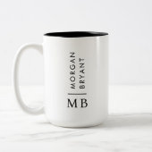 Modern Elegant Minimalistisch Monogram Zwart-Wit Tweekleurige Koffiemok (Links)