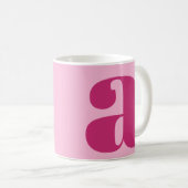 Modern Elegant Monogram Initiaal Bold Pink Koffiemok (Voorkant rechts)