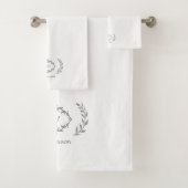 Modern Elegant Monogram Initiaal Trendy White Grey Bad Handdoek (Insitu)