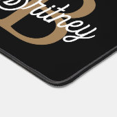 Modern Elegant Monogram Naam Zwart Goud Script Bureaumat (Hoek)