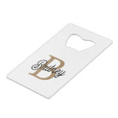 Modern Elegant Monogram Naam Zwart Goud Script Creditkaart Flessenopener (Voorkant Gekanteld)