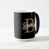 Modern Elegant Monogram Naam Zwart Goud Script Magische Mok (Voorkant rechts)