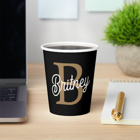 Modern Elegant Monogram Naam Zwart Goud Script Papieren Bekers (Insitu)
