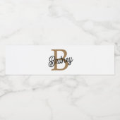 Modern Elegant Monogram Naam Zwart Goud Script Waterfles Etiket (Enkel label)