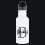 Modern Elegant Monogram Naam Zwart Grijs Script Waterfles<br><div class="desc">De Modern Elegant Monogram Name Black Grey Script Gel Muismat is een stijlvol en ergonomisch accessoire voor uw werkruimte. Met een strak zwart en grijs ontwerp met een gepersonaliseerd monogram en een naam in een elegant lettertype, voegt dit gelmuismatje niet alleen een vleugje sophisticatie toe aan uw bureau, maar biedt...</div>