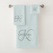 Modern Elegant Monogram Script Aqua Blue Bad Handdoek (Insitu)