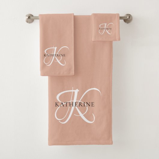 Modern Elegant Monogram Script Blush Roze Bad Handdoek (Insitu)