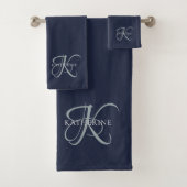 Modern Elegant Monogram Script Navy Blauw Bad Handdoek (Insitu)