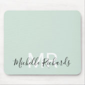 Modern elegant pastel green monogram script muismat (Voorkant)