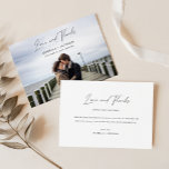 Modern Elegant Personalized Photo Wedding Bedankkaart<br><div class="desc">Spreek uw dankbaarheid uit met onze moderne elegante gepersonaliseerde foto bruiloft bedankkaart. Dit chique,  dubbelzijdige ontwerp is voorzien van elegante handgeschreven kalligrafie en een prachtige oceaanachtergrond,  perfect voor een bruiloft.</div>