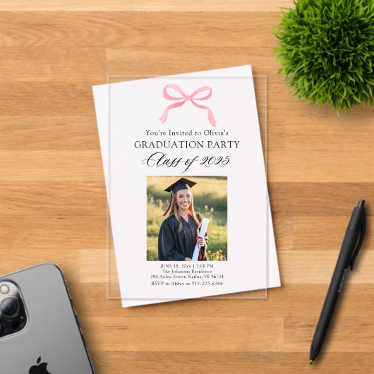 Modern Elegant Pink Bow Afstuderen Acryl Uitnodigingen (Insitu (Uitnodiging))