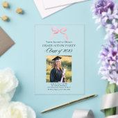 Modern Elegant Pink Bow Afstuderen Acryl Uitnodigingen (Insitu (Huwelijk))