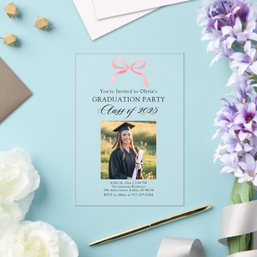 Modern Elegant Pink Bow Afstuderen Acryl Uitnodigingen (Insitu (Huwelijk))