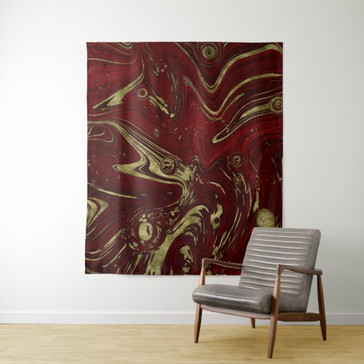 Modern Elegant Red & Gold Marble Swirl Wandkleed (In situ)