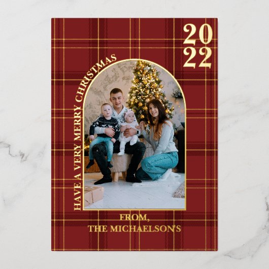 Modern Elegant Red Gold Tartan Past Kerstmis Folie Feestdagenkaart (Voorkant)