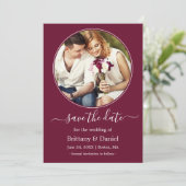 Modern Elegant Round Photo Lijst Burgundy Save The Date (Staand voorkant)