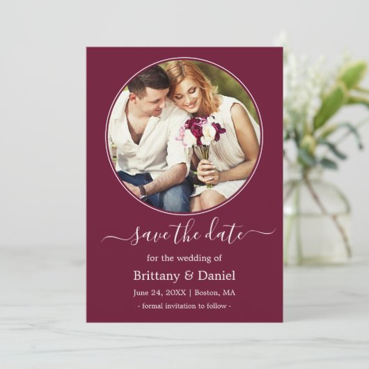 Modern Elegant Round Photo Lijst Burgundy Save The Date (Staand voorkant)