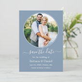 Modern Elegant Round Photo Lijst Dusty Blue Save The Date (Staand voorkant)