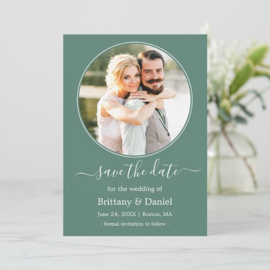 Modern Elegant Round Photo Lijst Eucalyptus Green Save The Date (Staand voorkant)